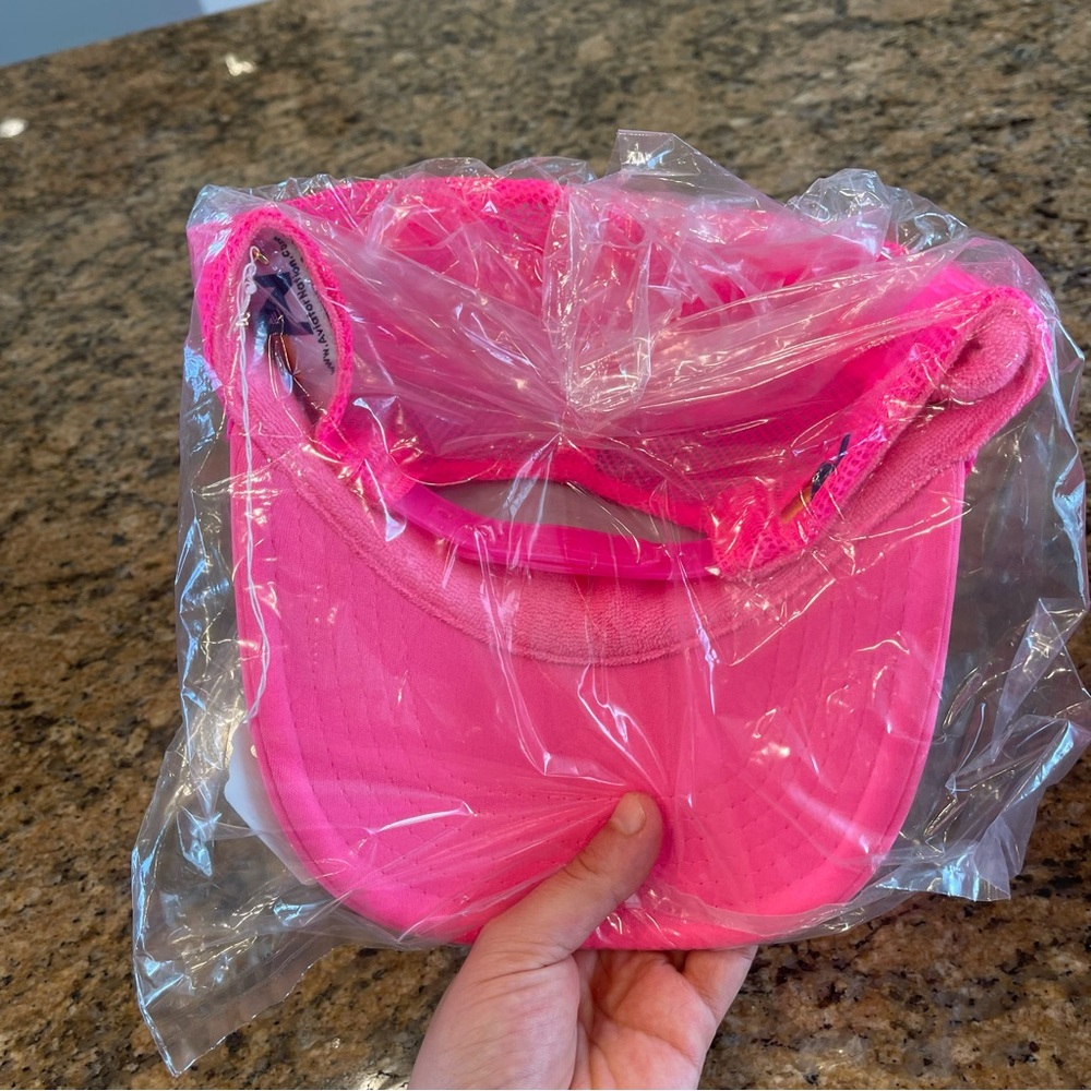 NWT Aviator Nation Pink Trucker Hat Malibu Logo embroidered patch neon pink - Picture 6 of 11